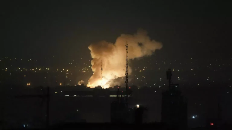 Israel dice que retrasó el programa nuclear iraní “al menos dos o tres años” con su campaña militar