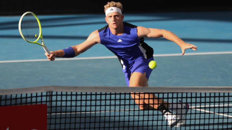 Davidovich Fokina dio la sorpresa y eliminó a Mensik en el ATP 250 de Eastbourne