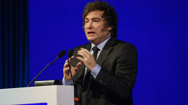 Milei criticó a los gobernadores y le envió un mensaje a Macri en el marco de la elección en la provincia