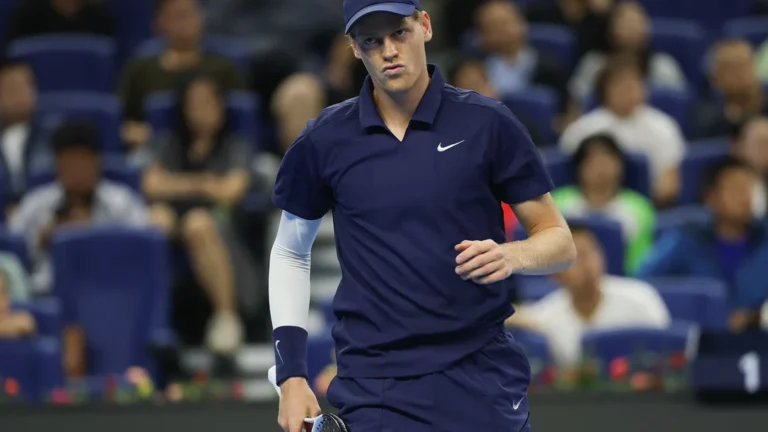 Jannik Sinner debutó con un triunfo aplastante en el ATP de Beijing