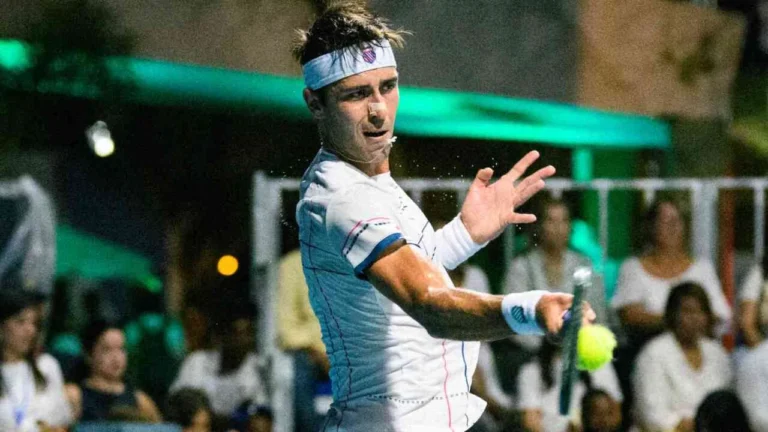 Gran triunfo de Etcheverry para meterse en los cuartos de final del ATP 250 de Estocolmo