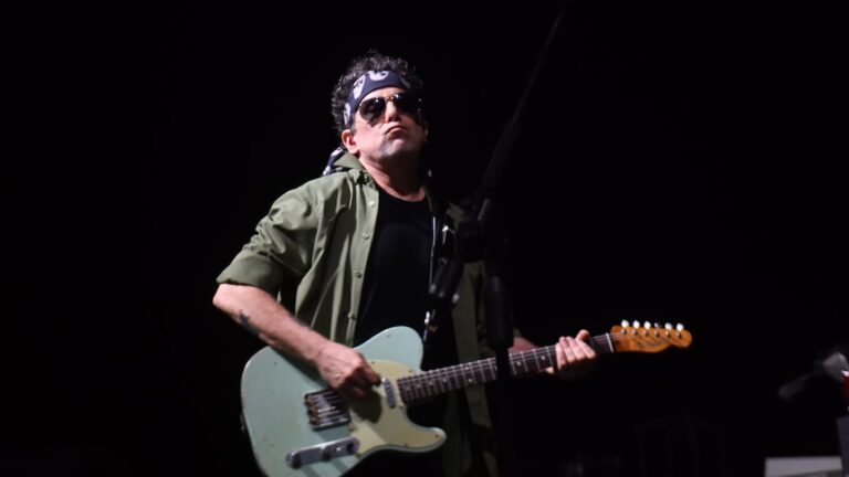 Andrés Calamaro celebra los 25 años del lanzamiento de «El Salmón»