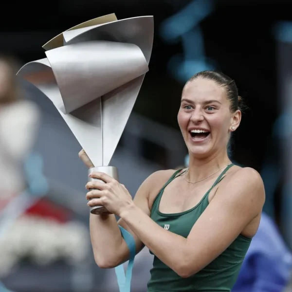 Kostyuk dio la sorpresa y se consagró campeona del Masters de Madrid al derrotar a Andreeva
