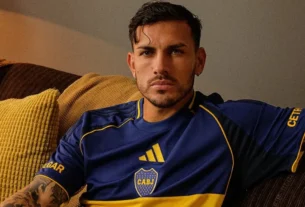 Boca presentó una camiseta por el aniversario de su bicampeonato en la Copa Libertadores